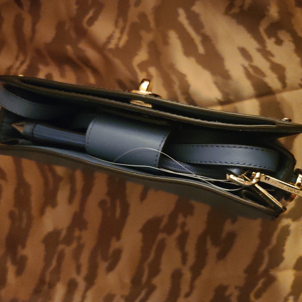 MICHAEL Kors Purse - Picture 13 of 16